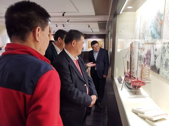说明: C:\Users\Lab\Desktop\香港浙江舟山同乡会参观航运馆 (2021.3.27)\微信图片_202103281106246.jpg