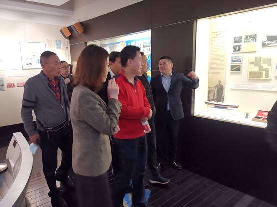 说明: C:\Users\Lab\Desktop\香港浙江舟山同乡会参观航运馆 (2021.3.27)\微信图片_2021032811062412.jpg